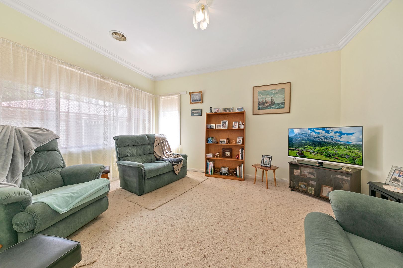 5/4 Fuhrmann Court, Drouin VIC 3818, Image 2