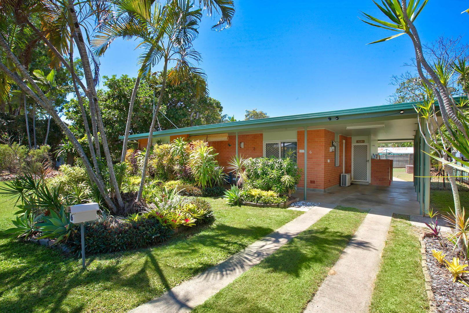 6 Almond St, Holloways Beach QLD 4878, Image 1