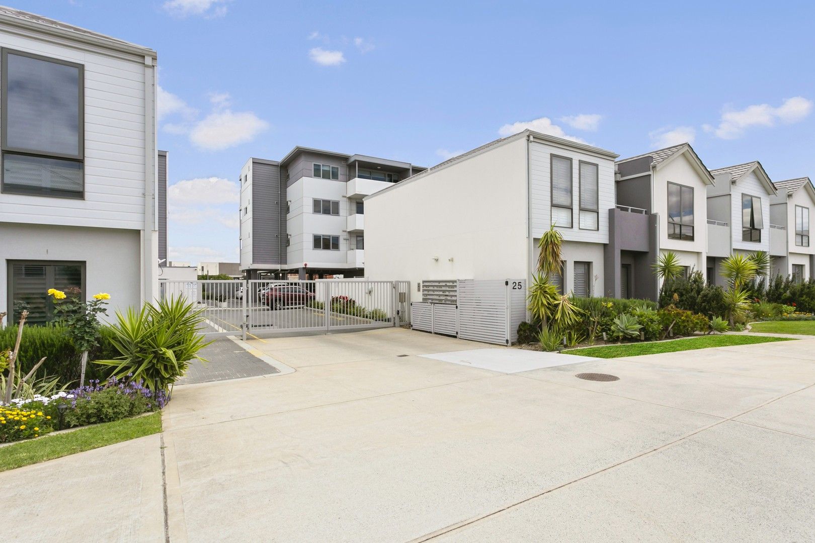 17/25 O'Connor Close, North Coogee WA 6163, Image 0