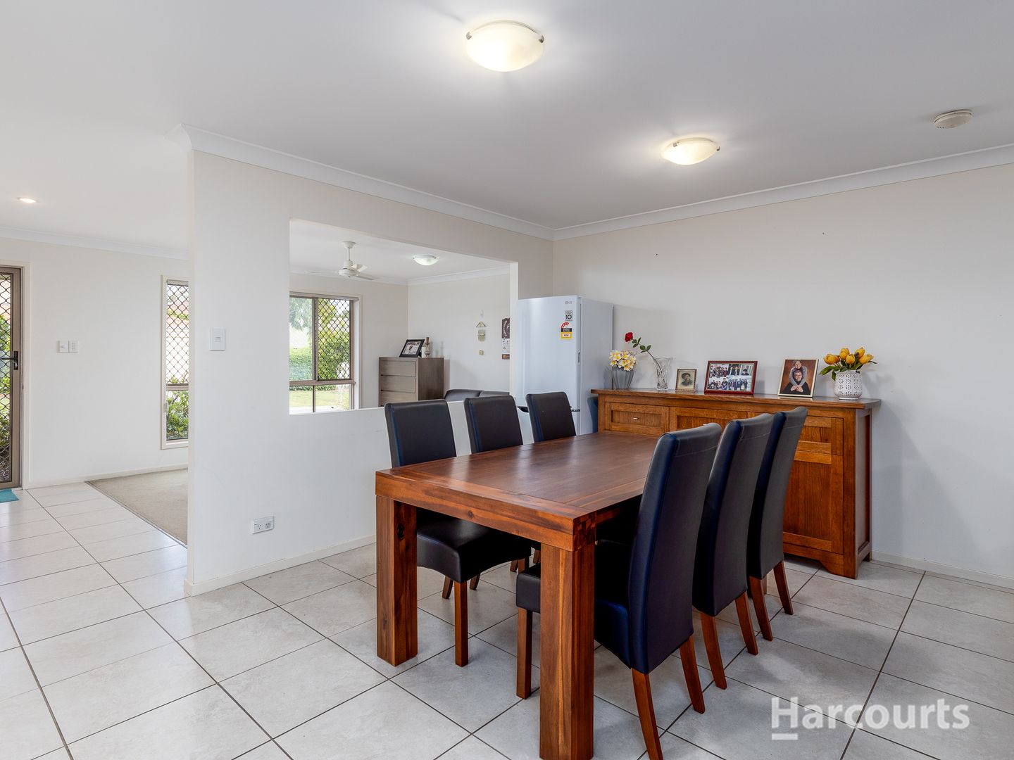 8 Mead Place, Calamvale QLD 4116, Image 2