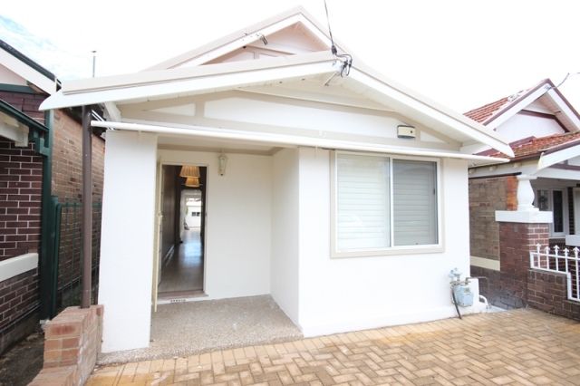 2 bedrooms House in 87 Grove Street EARLWOOD NSW, 2206