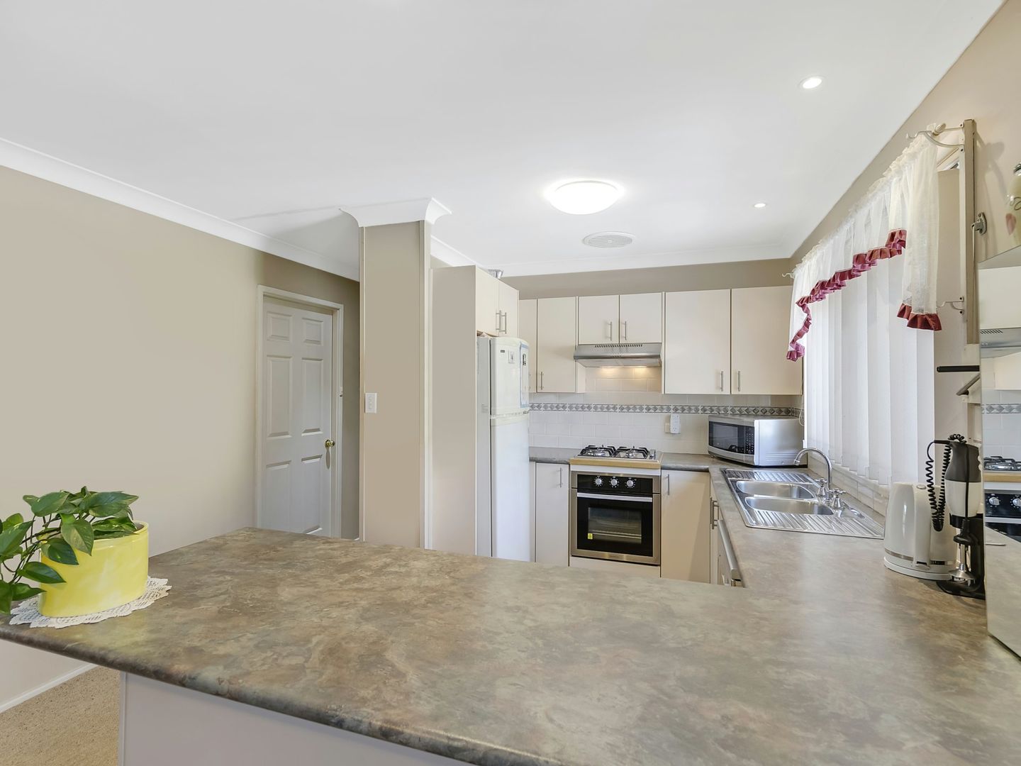 24 Woodlawn Drive, Budgewoi NSW 2262, Image 2