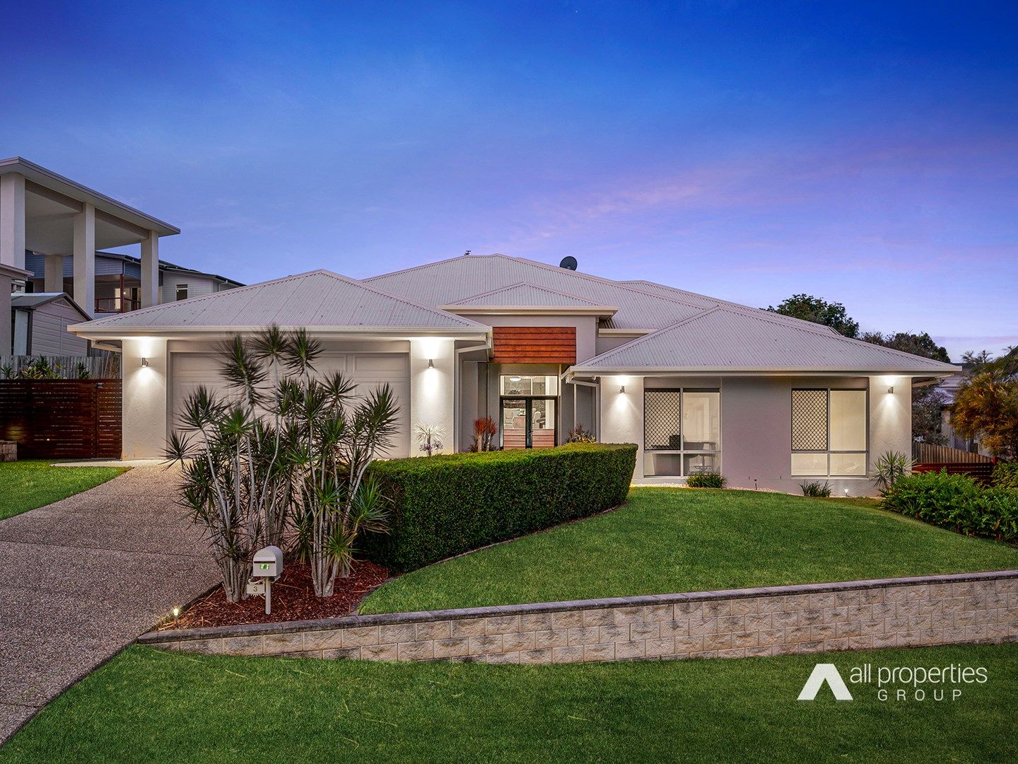 5 bedrooms House in 3 Seanna Place BROOKWATER QLD, 4300