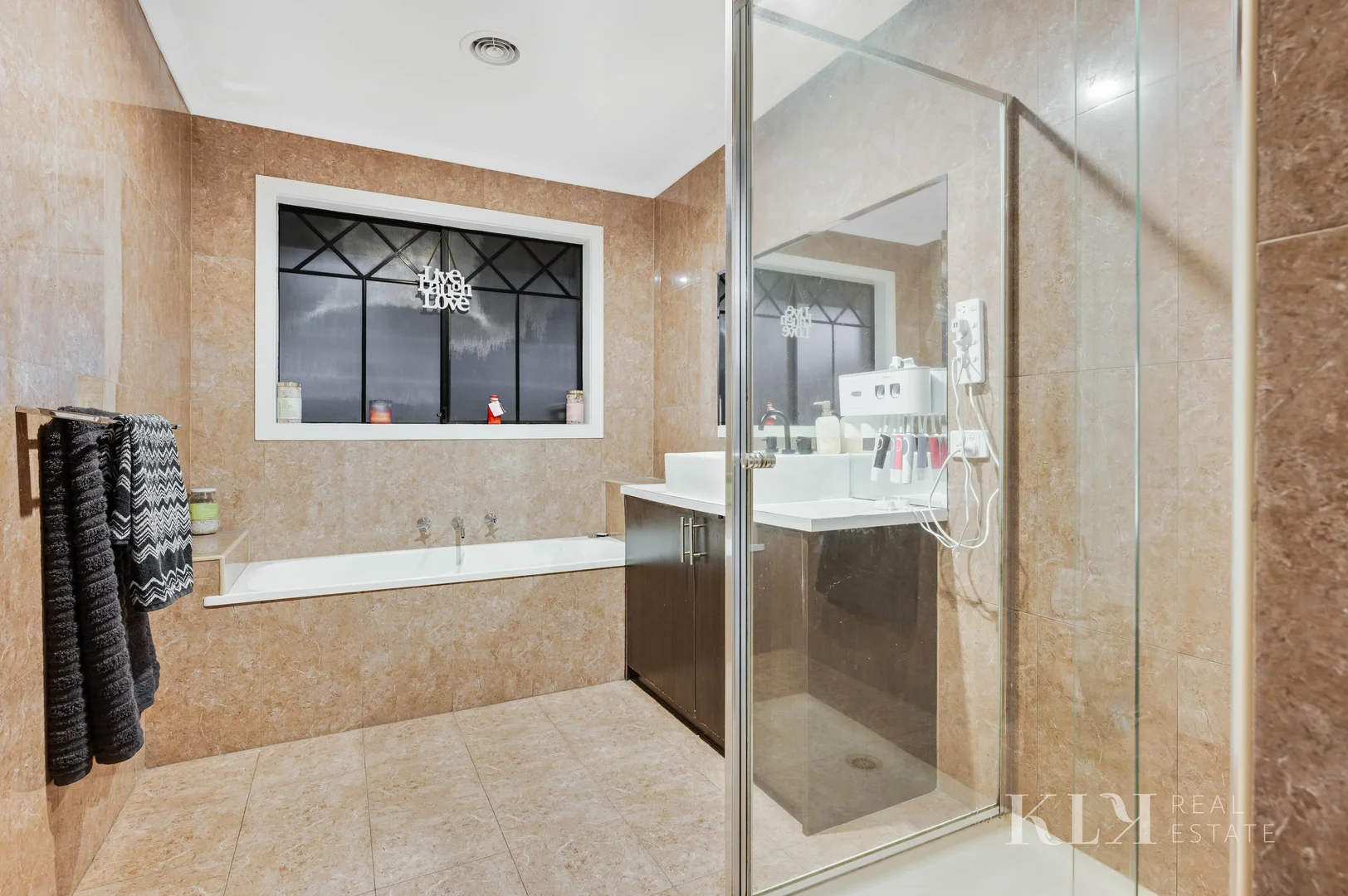 Additional image 14 of 28 Reading Close, Roxburgh Park VIC 3064