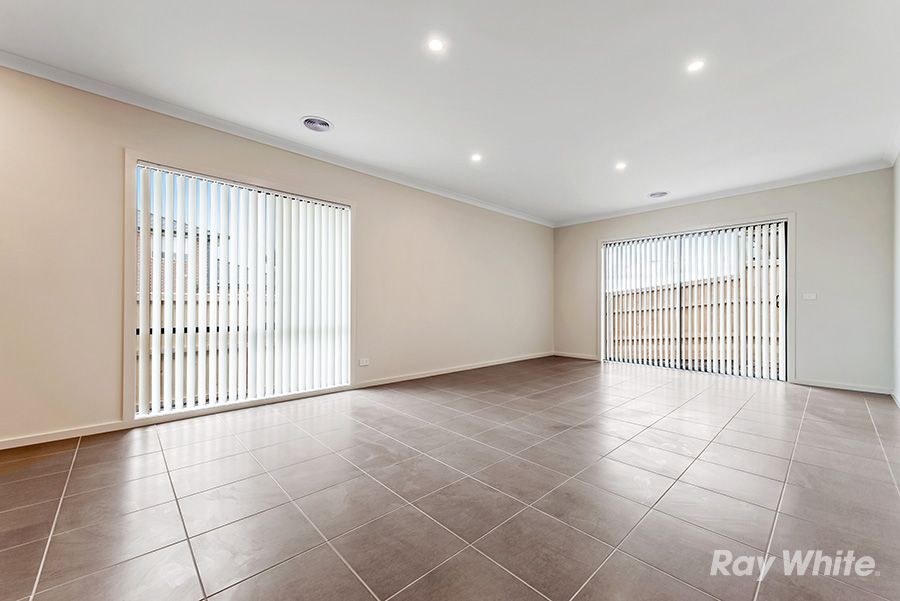 8 Arbourton Avenue, Rockbank VIC 3335, Image 2