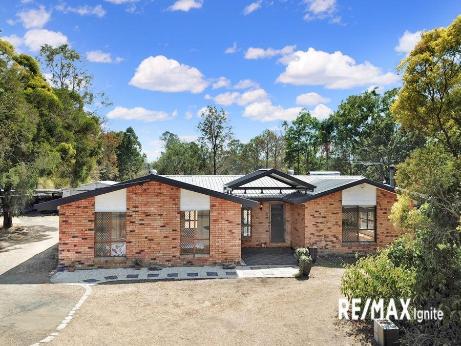 98 Dampier Street, Barellan Point QLD 4306, Image 0