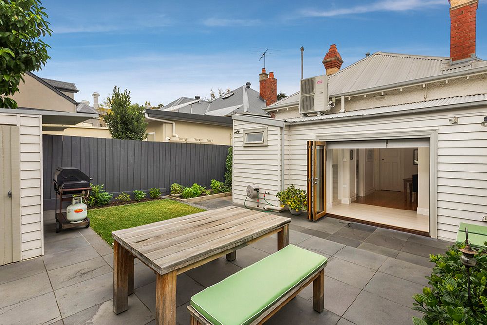 2 bedrooms House in 39 Cotham Road KEW VIC, 3101