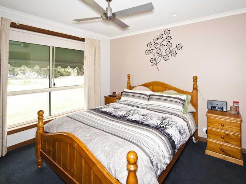 121 Barbys Road, CRESWICK VIC 3363, Image 2