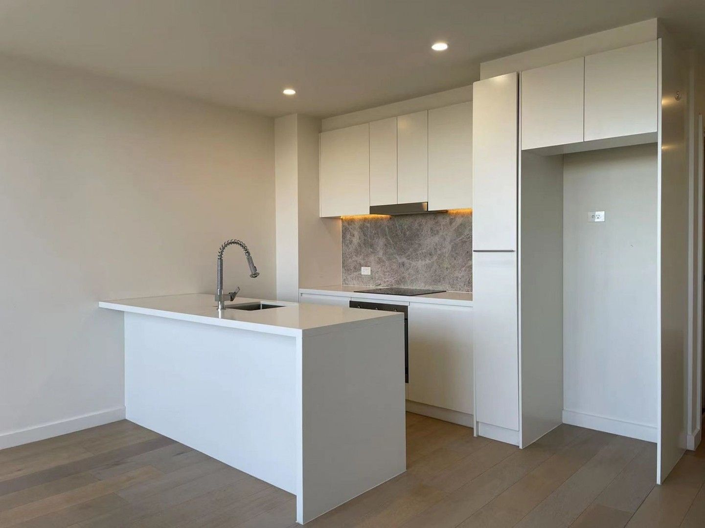 2 bedrooms Apartment / Unit / Flat in 704/33 Racecourse Road NORTH MELBOURNE VIC, 3051