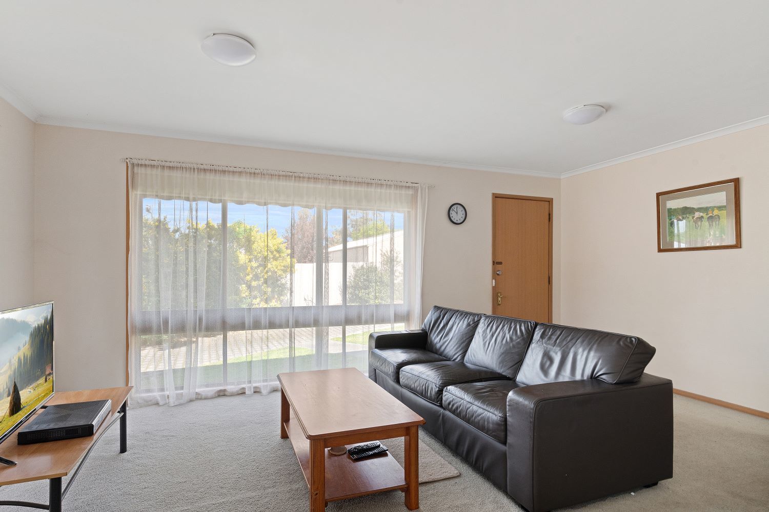 1/3 Minto Street, Quarry Hill VIC 3550, Image 2