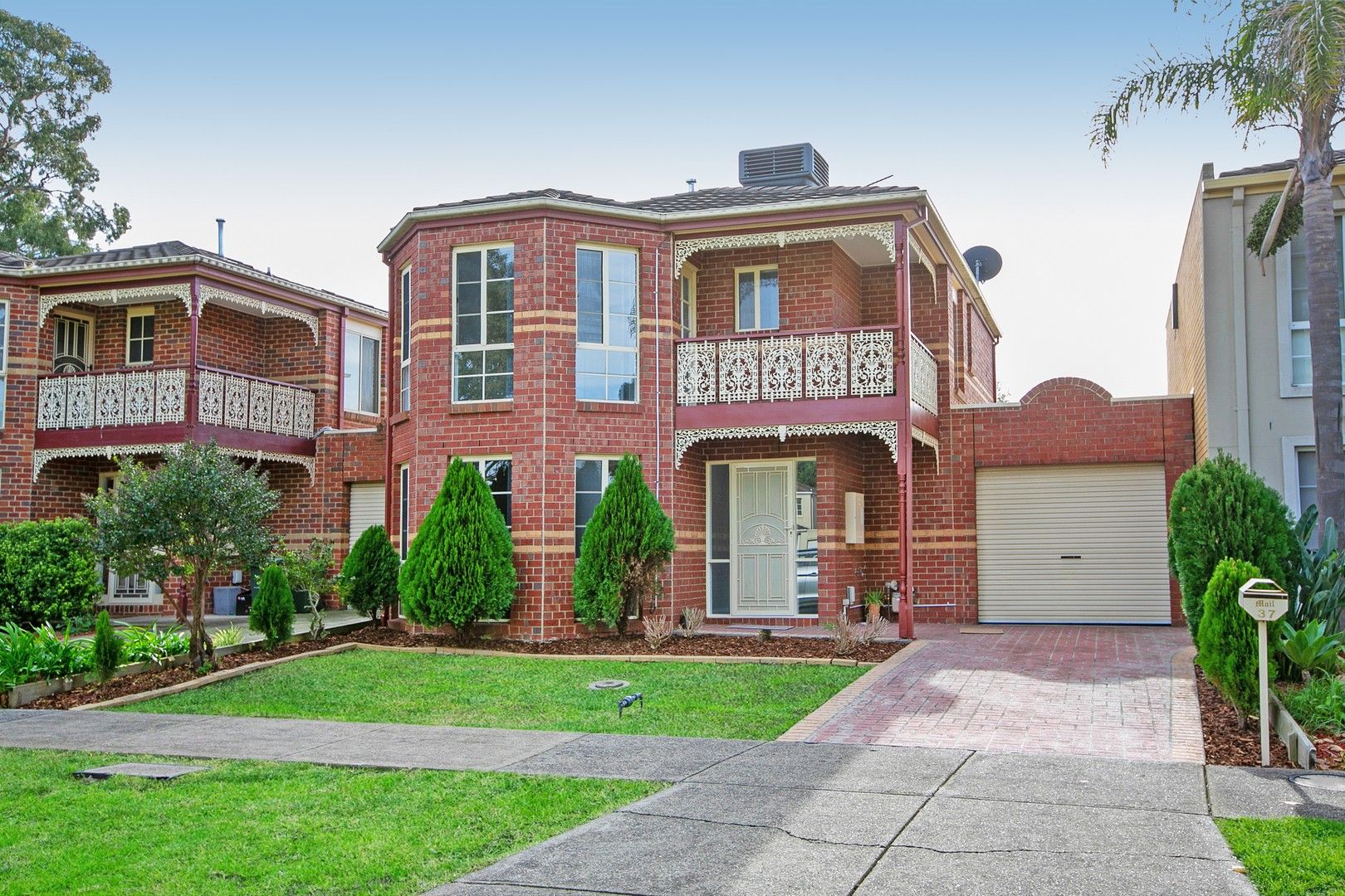 4 bedrooms House in 37 Island Place MILL PARK VIC, 3082