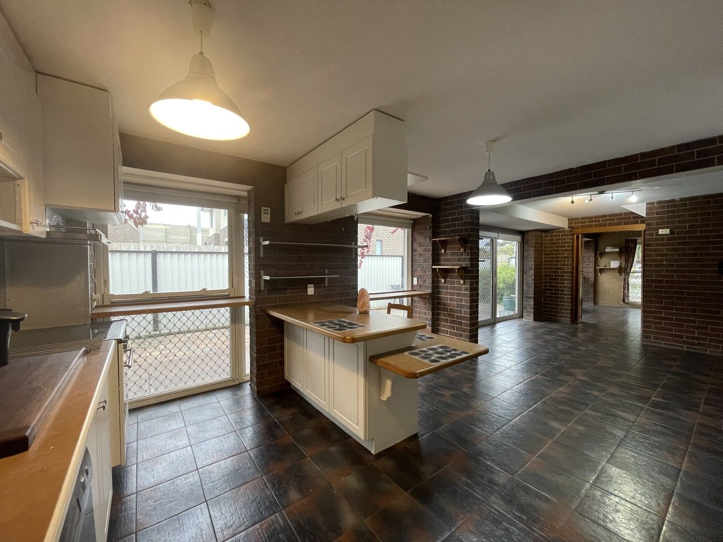 5 bedrooms House in 46 Fitzroy Street South ALTONA MEADOWS VIC, 3028
