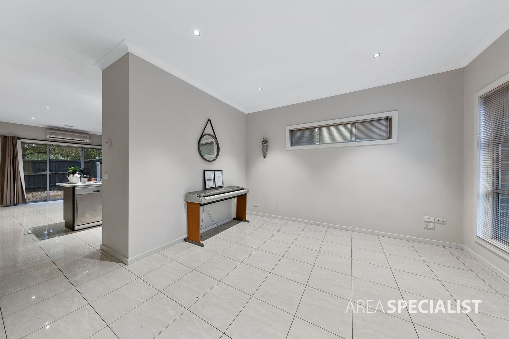 2/1 Dargi Green, Caroline Springs VIC 3023, Image 2