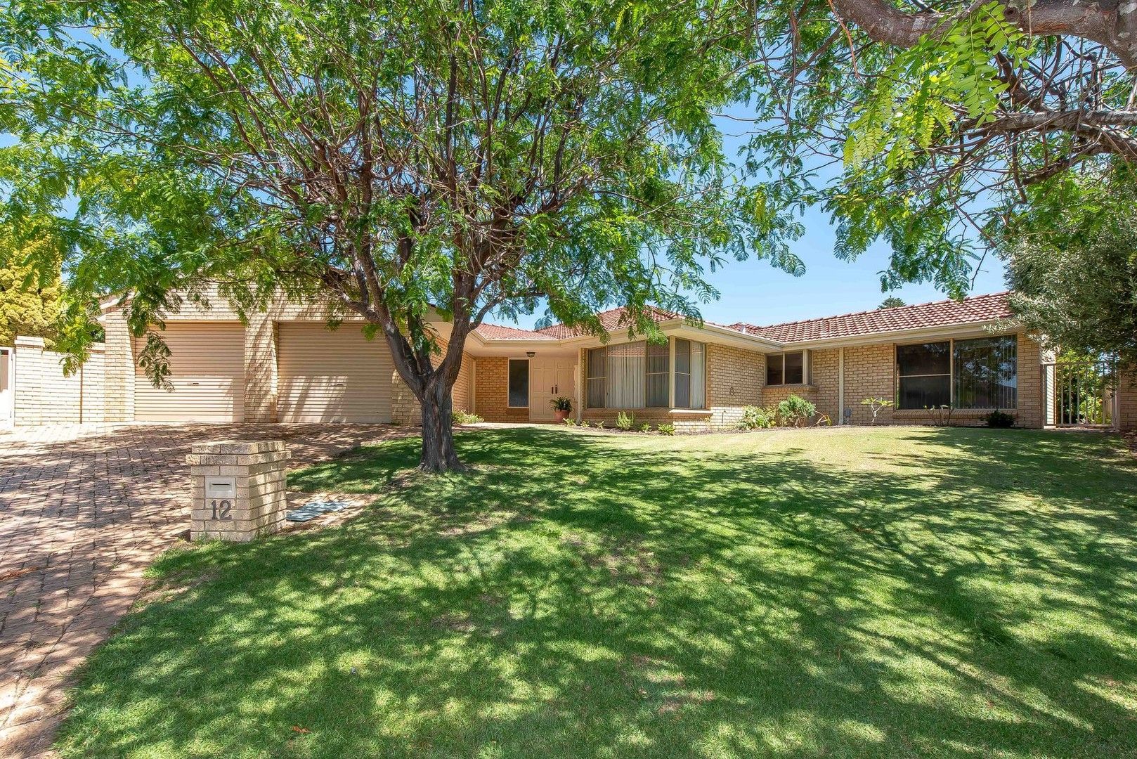 5 bedrooms House in 12 Penmar Court WOODVALE WA, 6026