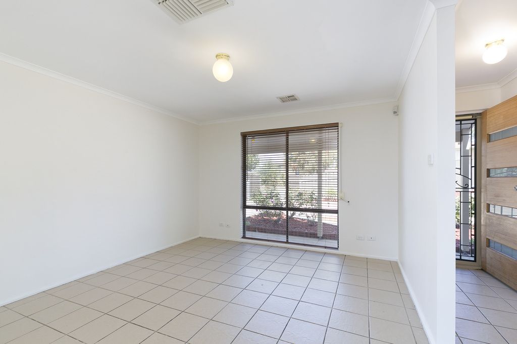 11 Essexvale Avenue, Huntfield Heights SA 5163, Image 2