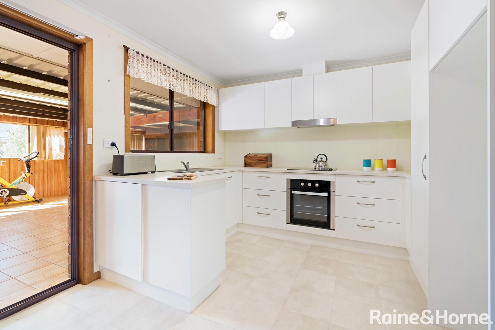 14 Kennedy Crescent, Strathalbyn SA 5255, Image 2