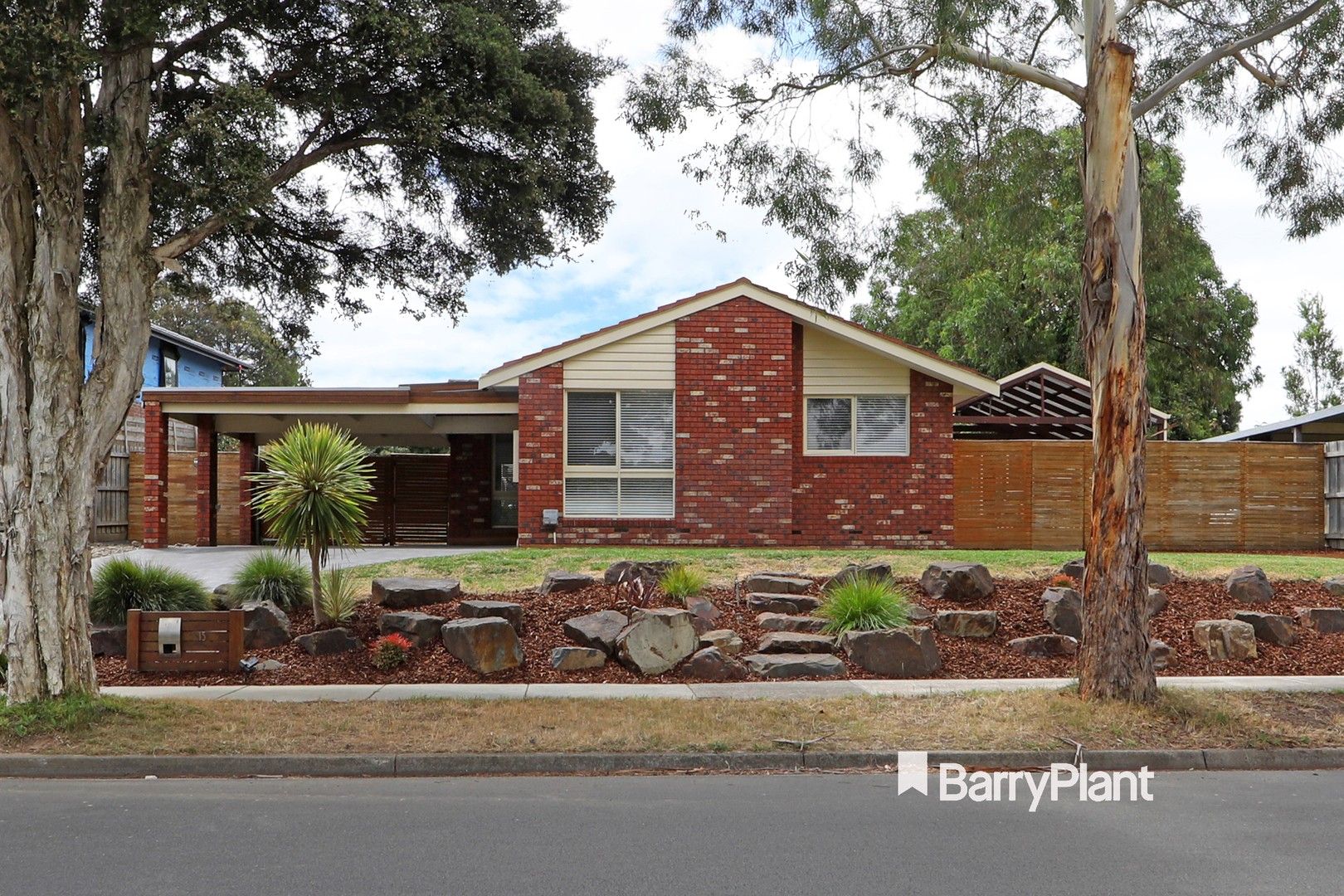 3 bedrooms House in 15 Tamboon Drive ROWVILLE VIC, 3178