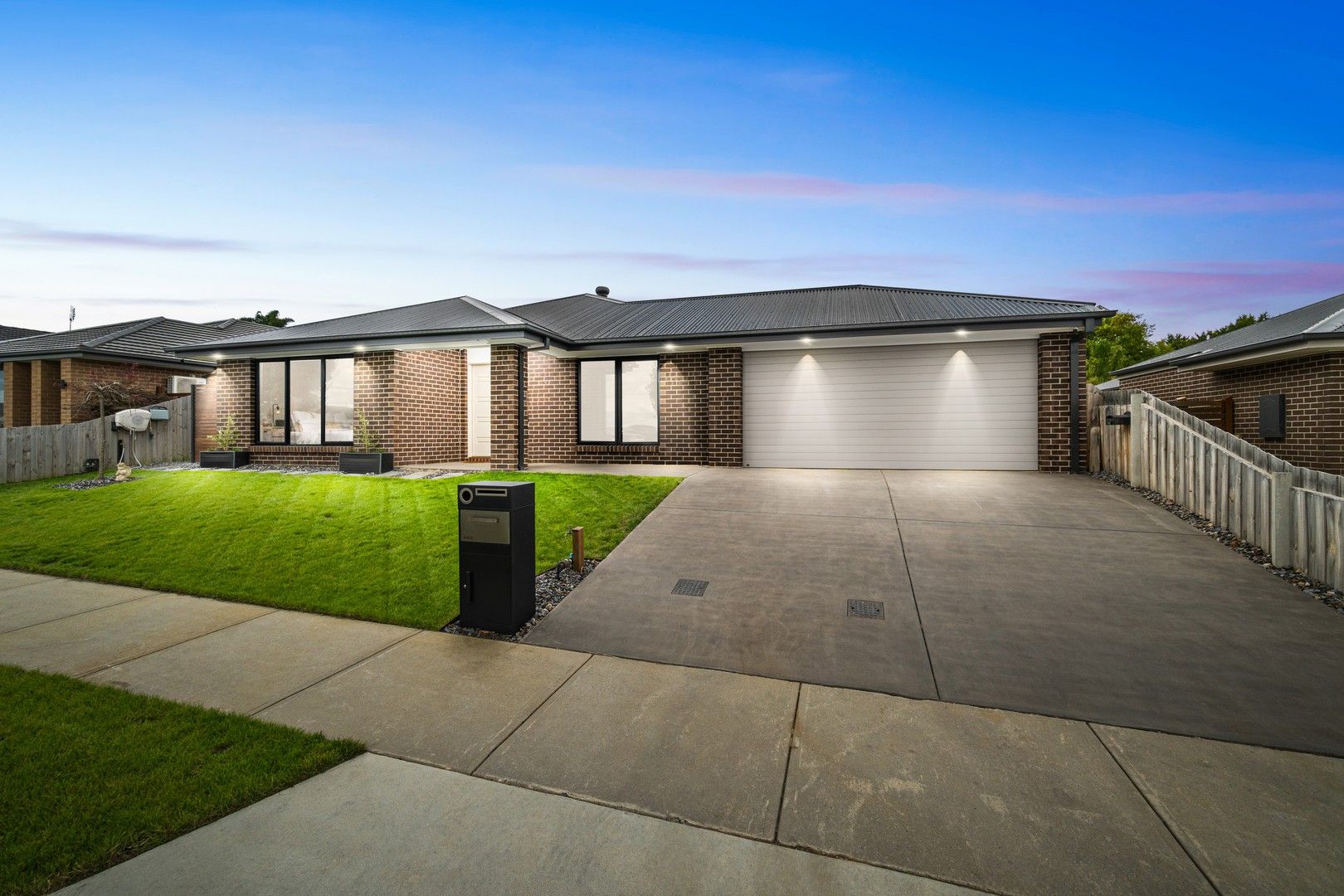 5 bedrooms House in 10 Sowerby Road MORWELL VIC, 3840