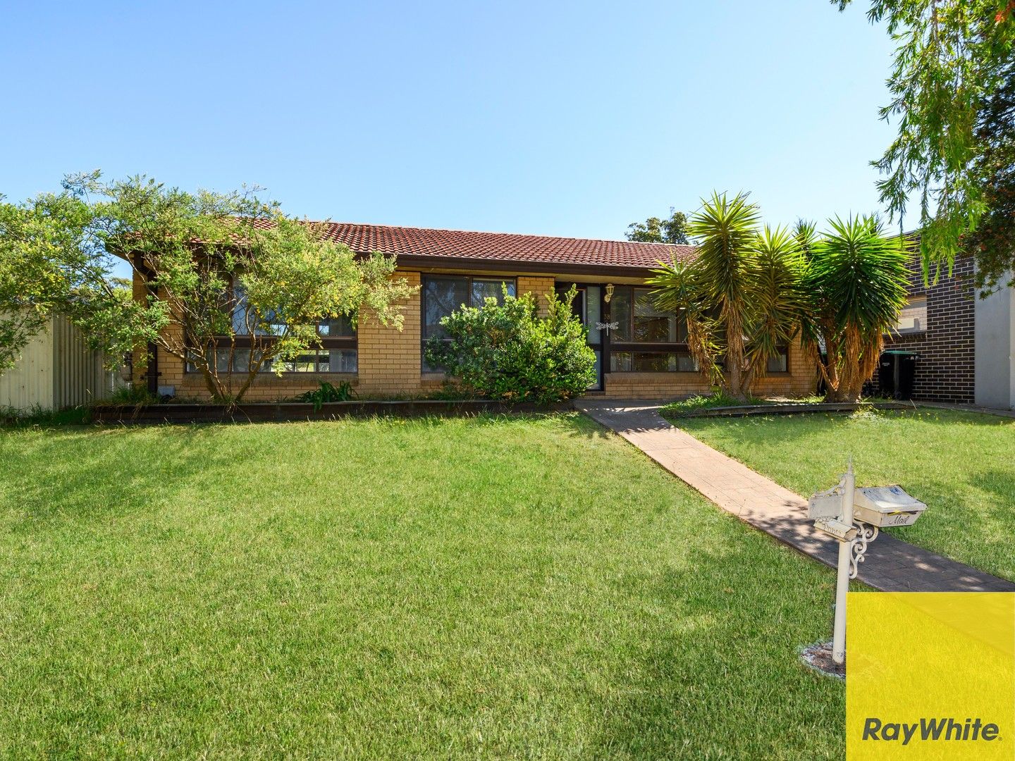 38 Leicester Way, St Clair NSW 2759 House For Rent 600 Domain