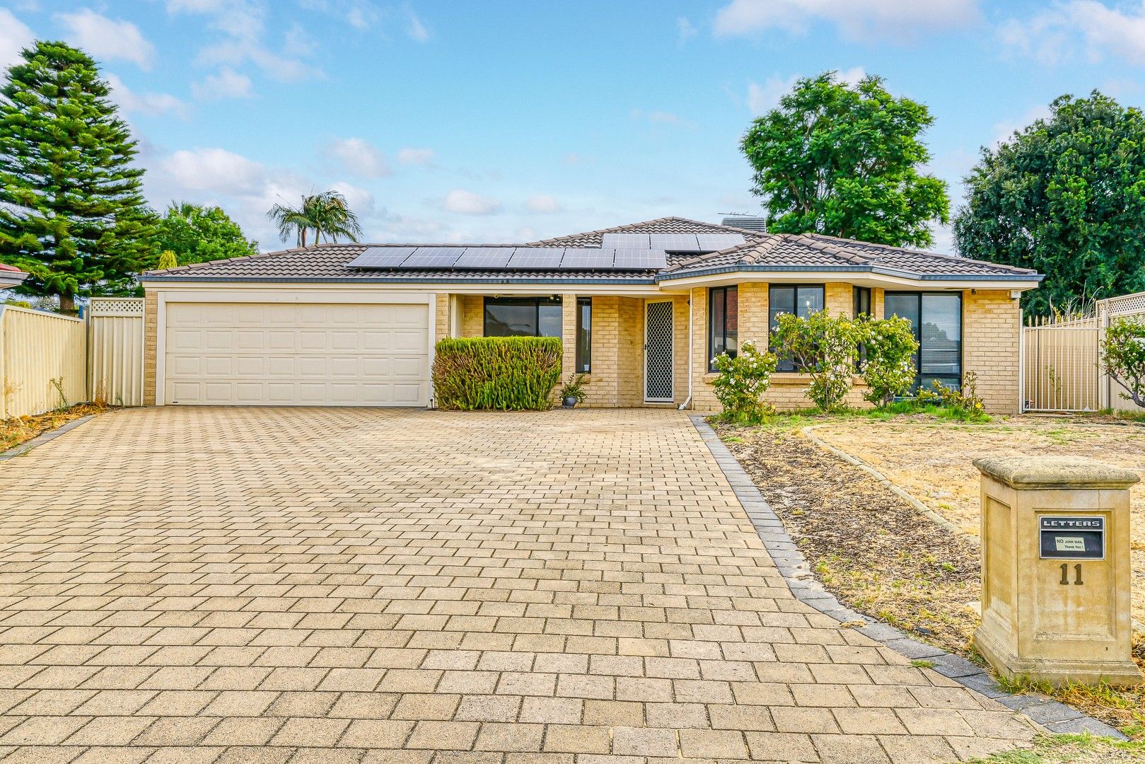 4 bedrooms House in 11 Cutten Place LANGFORD WA, 6147
