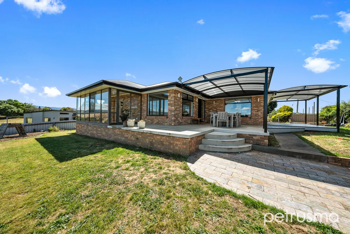 Dual-Living Dream on Expansive Acreage - The Perfect Lifestyle Investment! - View 4