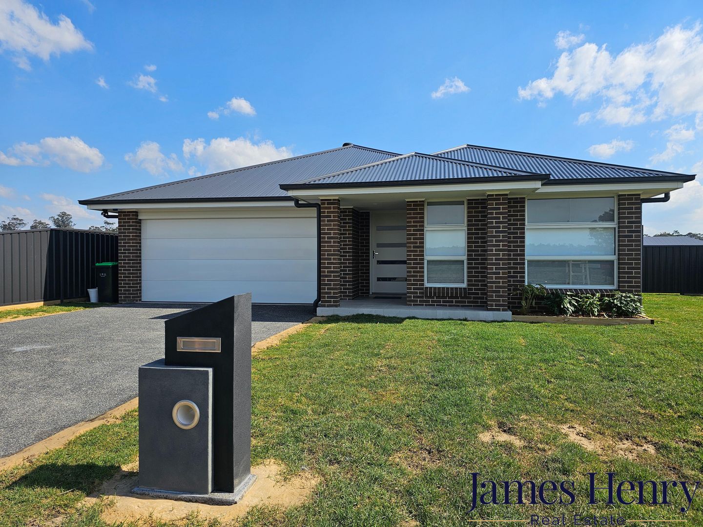 4 bedrooms House in 12 Merion Circuit HEDDON GRETA NSW, 2321
