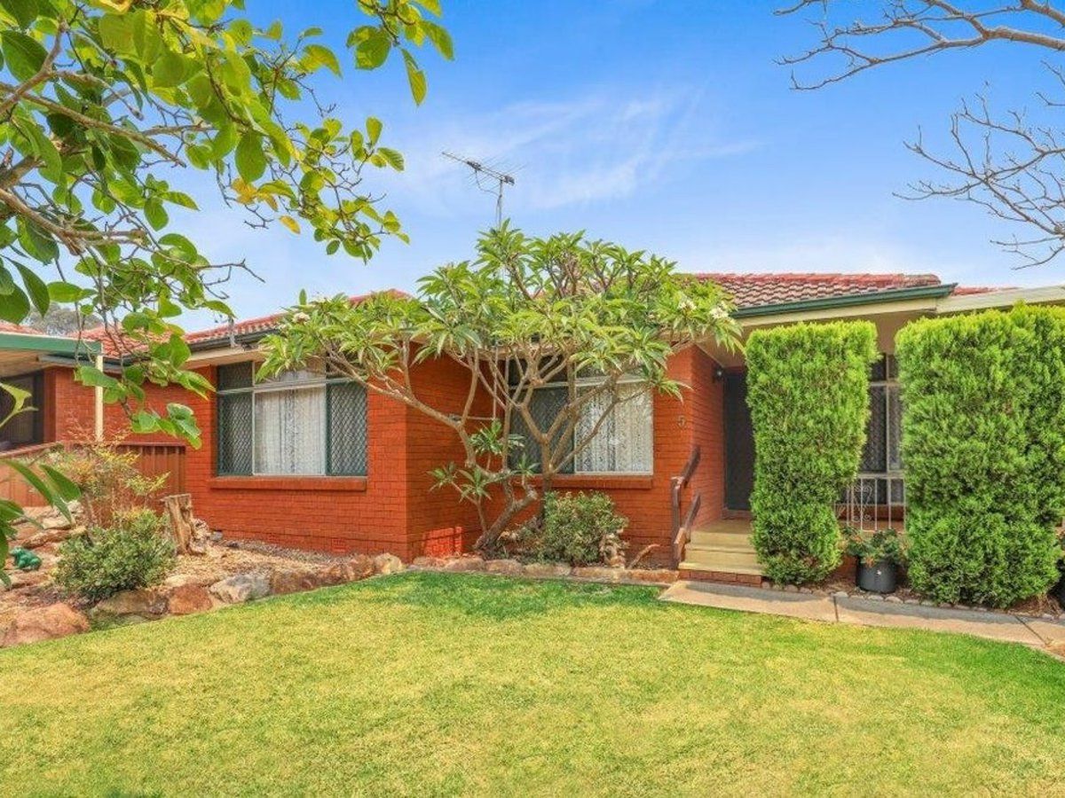 5 Canberra Crescent, Campbelltown NSW 2560, Image 1