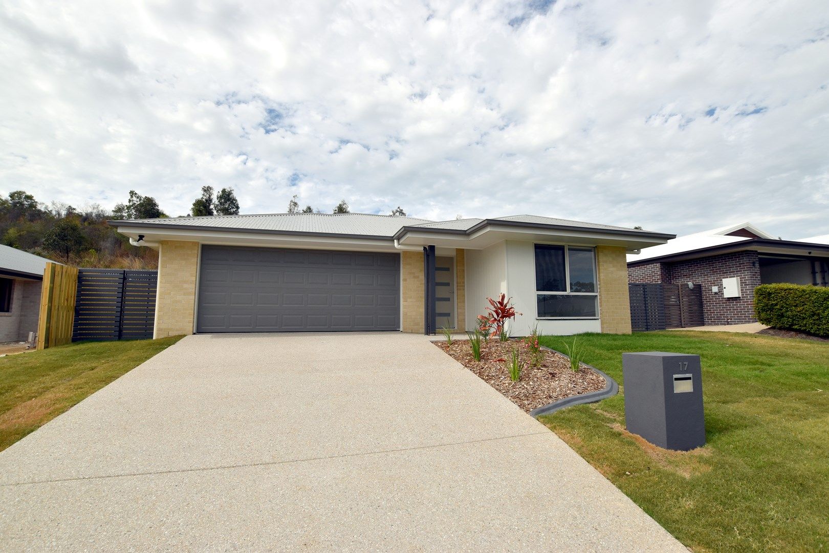 4 bedrooms House in 17 Tulipwood Circuit BOYNE ISLAND QLD, 4680