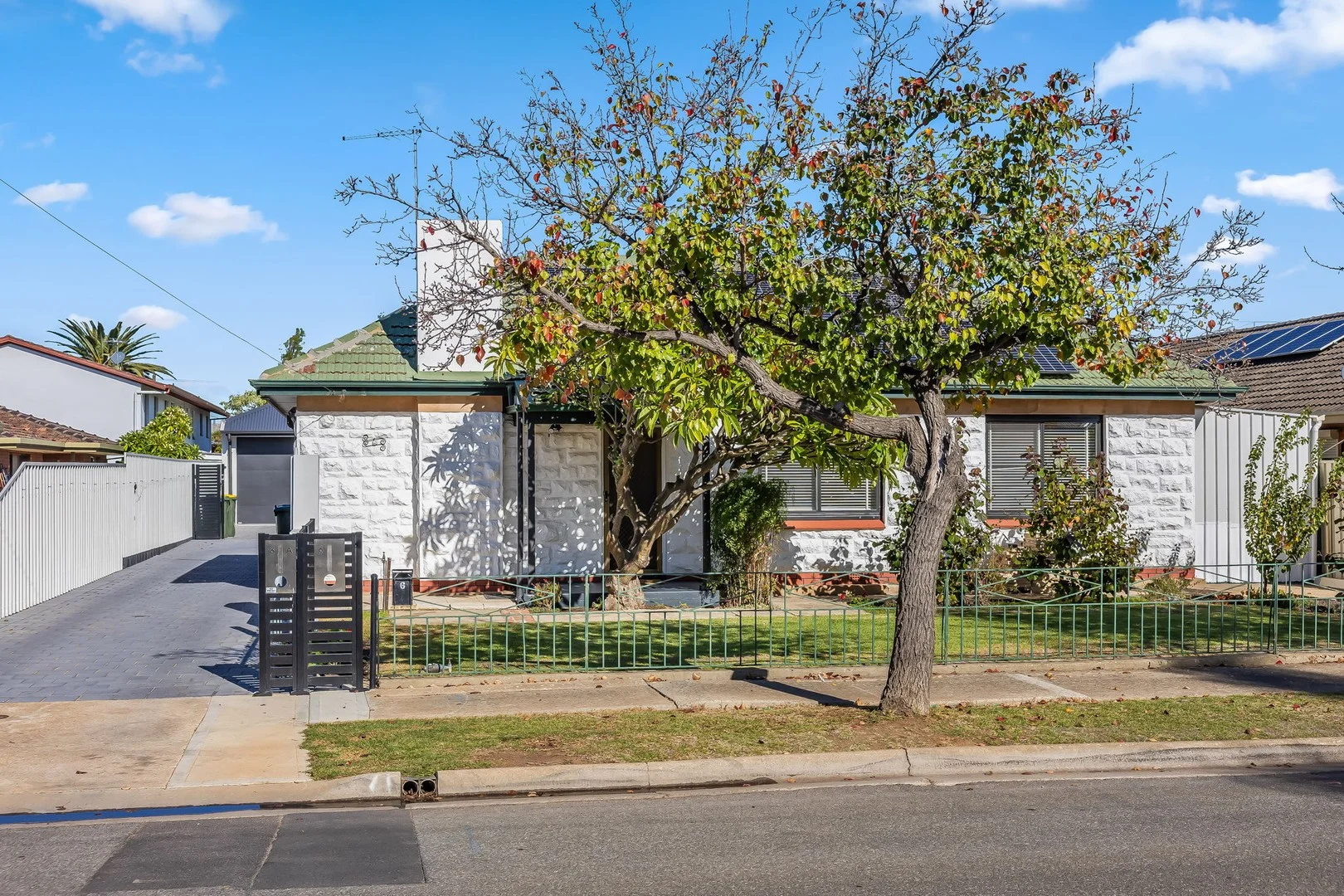 6 Mitchell St West, Seaton SA 5023