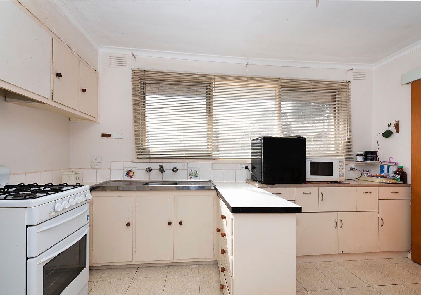 2 bedrooms Apartment / Unit / Flat in 4/3 Wellington Road BOX HILL VIC, 3128