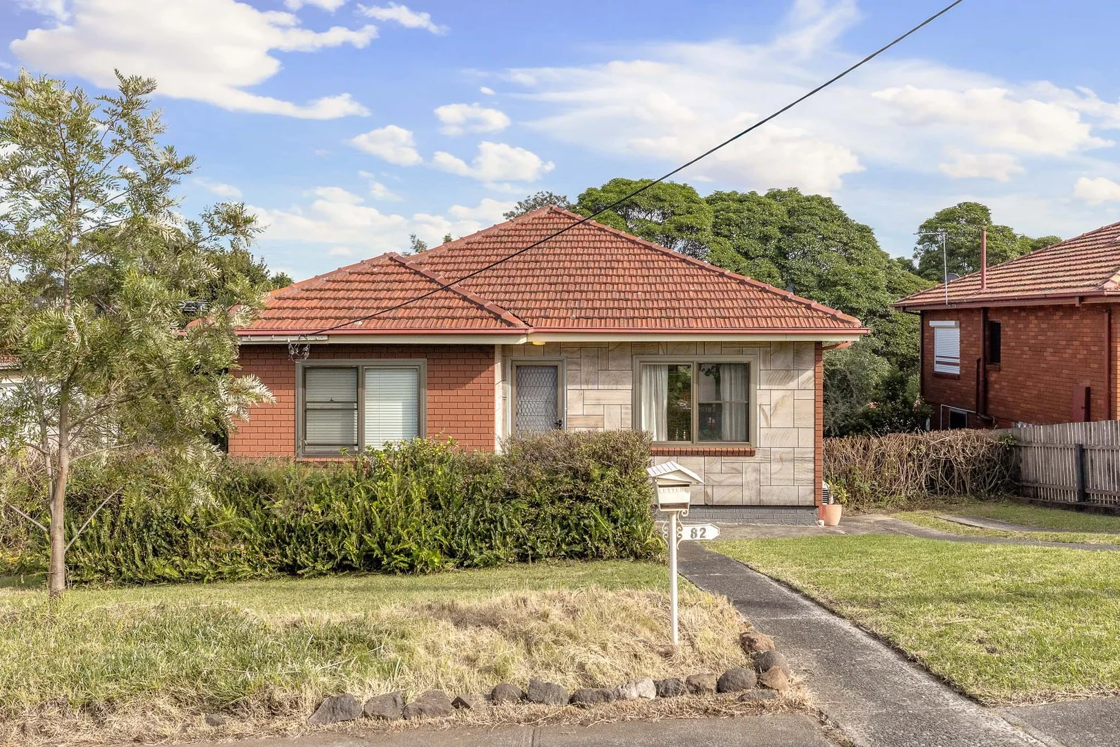 82 Weringa Avenue, Lake Heights NSW 2502