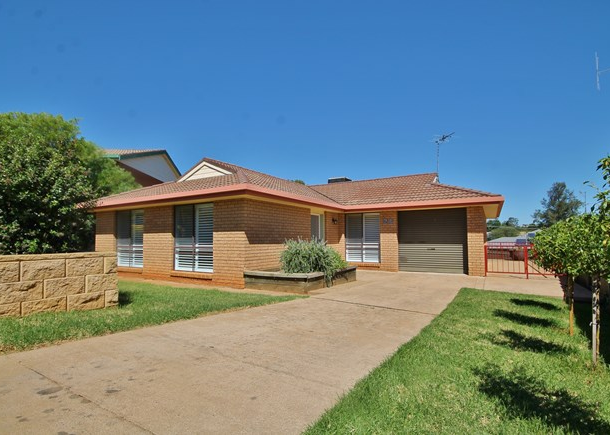 24 Dwyer Drive, Young NSW 2594