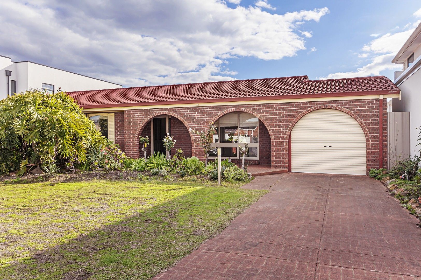 3 bedrooms House in 19 Newcombe Avenue WEST LAKES SHORE SA, 5020