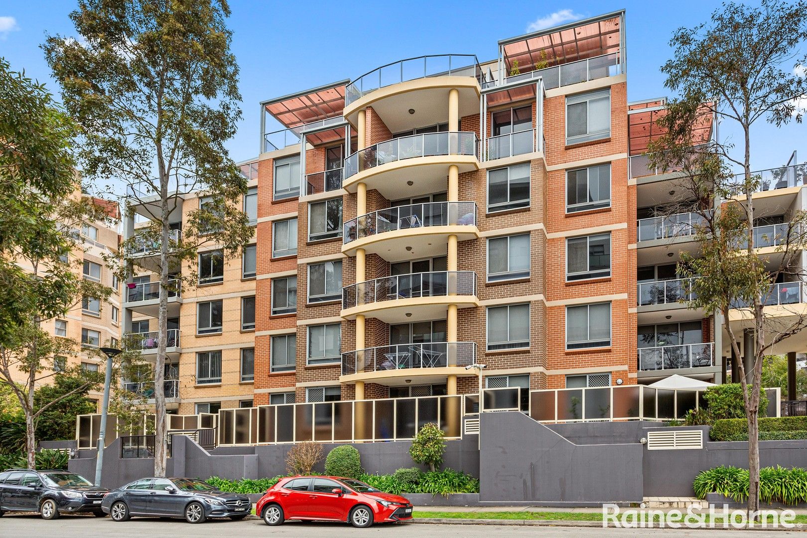 2 bedrooms Apartment / Unit / Flat in 200/16 Lusty Street WOLLI CREEK NSW, 2205