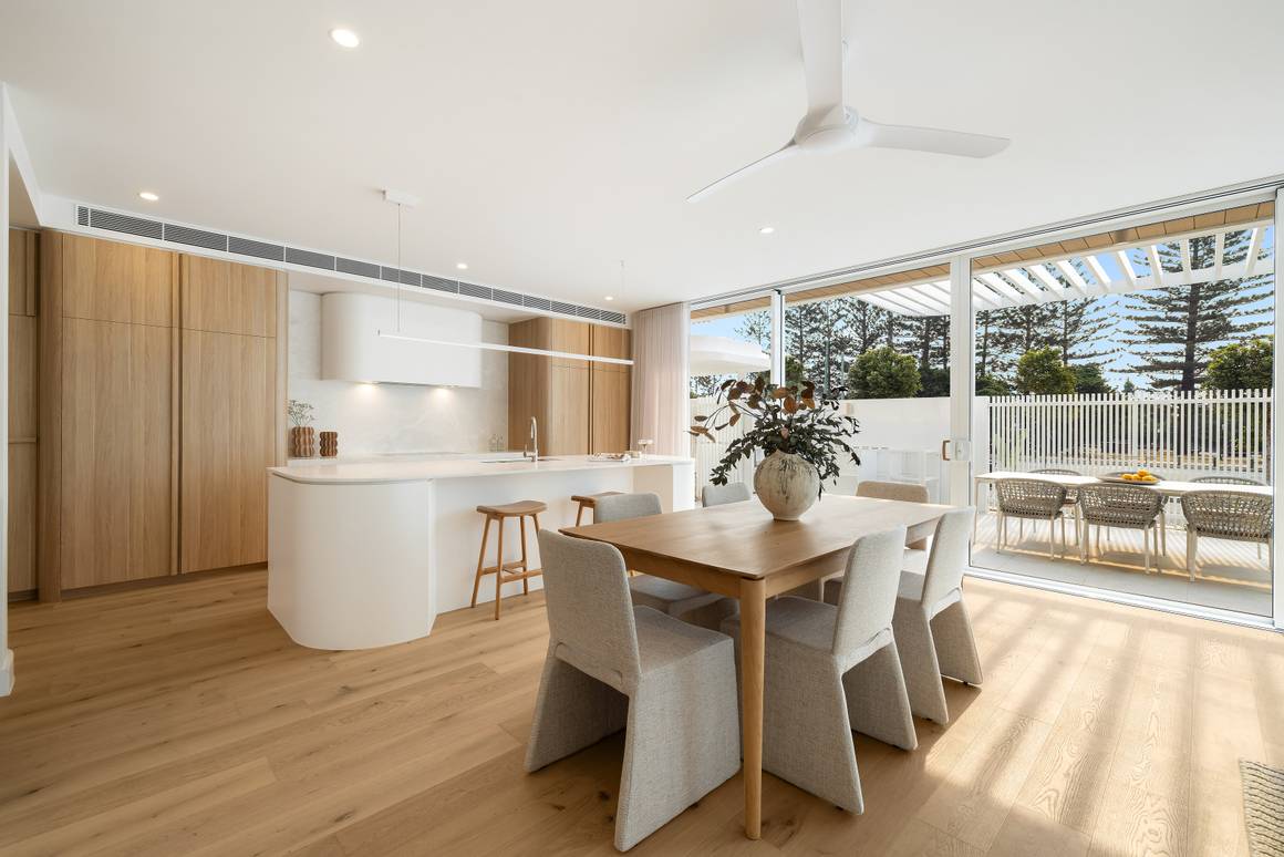 1/19-21 Rankin Parade Main Beach 4217 - Image 3