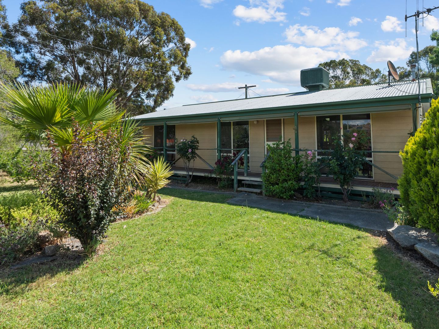 8 Fancourt Street, Euroa VIC 3666, Image 2