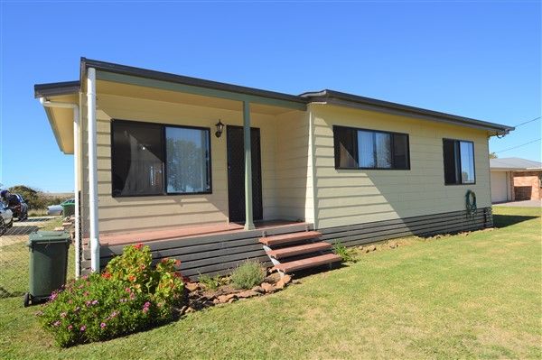 4 bedrooms House in 99 Sandon Street GUYRA NSW, 2365