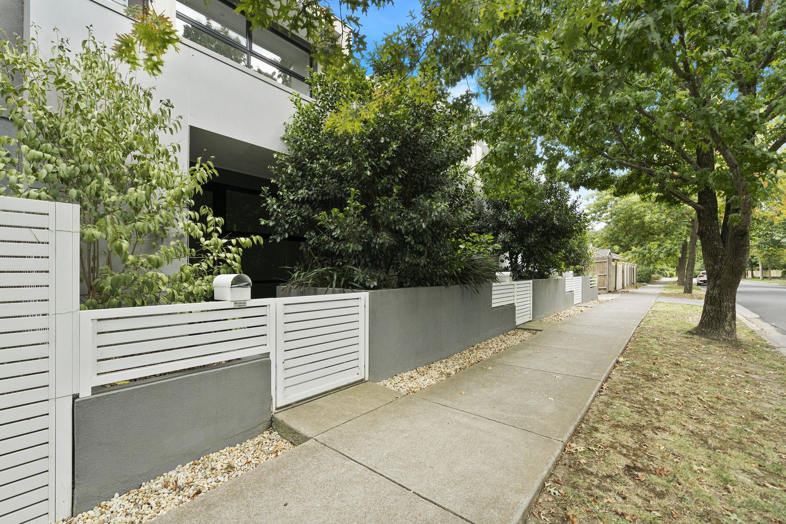 3 bedrooms Townhouse in 1/4 Luena Road BALWYN NORTH VIC, 3104