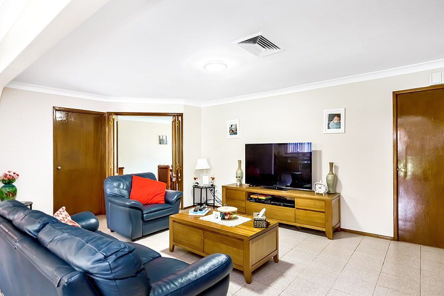 5 Bowtell Ave, St Johns Park NSW 2176, Image 2