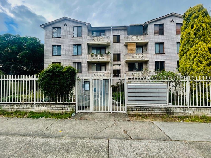 2 bedrooms Apartment / Unit / Flat in 18/26-28 Goulbourn Street LIVERPOOL NSW, 2170