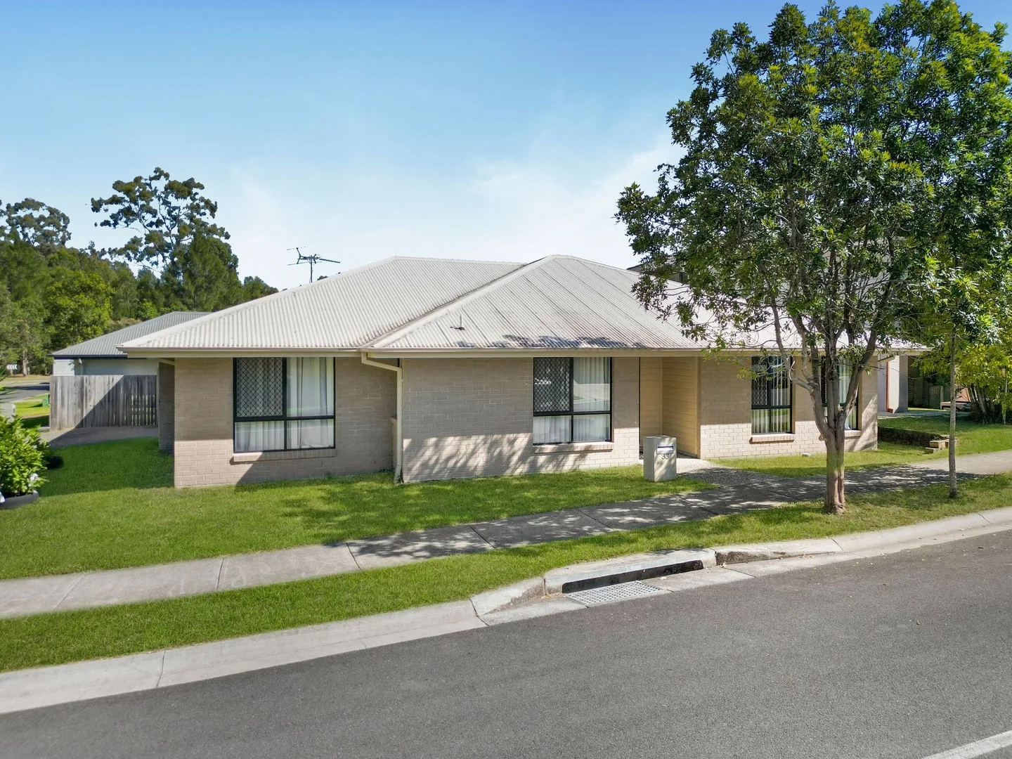 33 Ravensbourne Circuit, Waterford QLD 4133