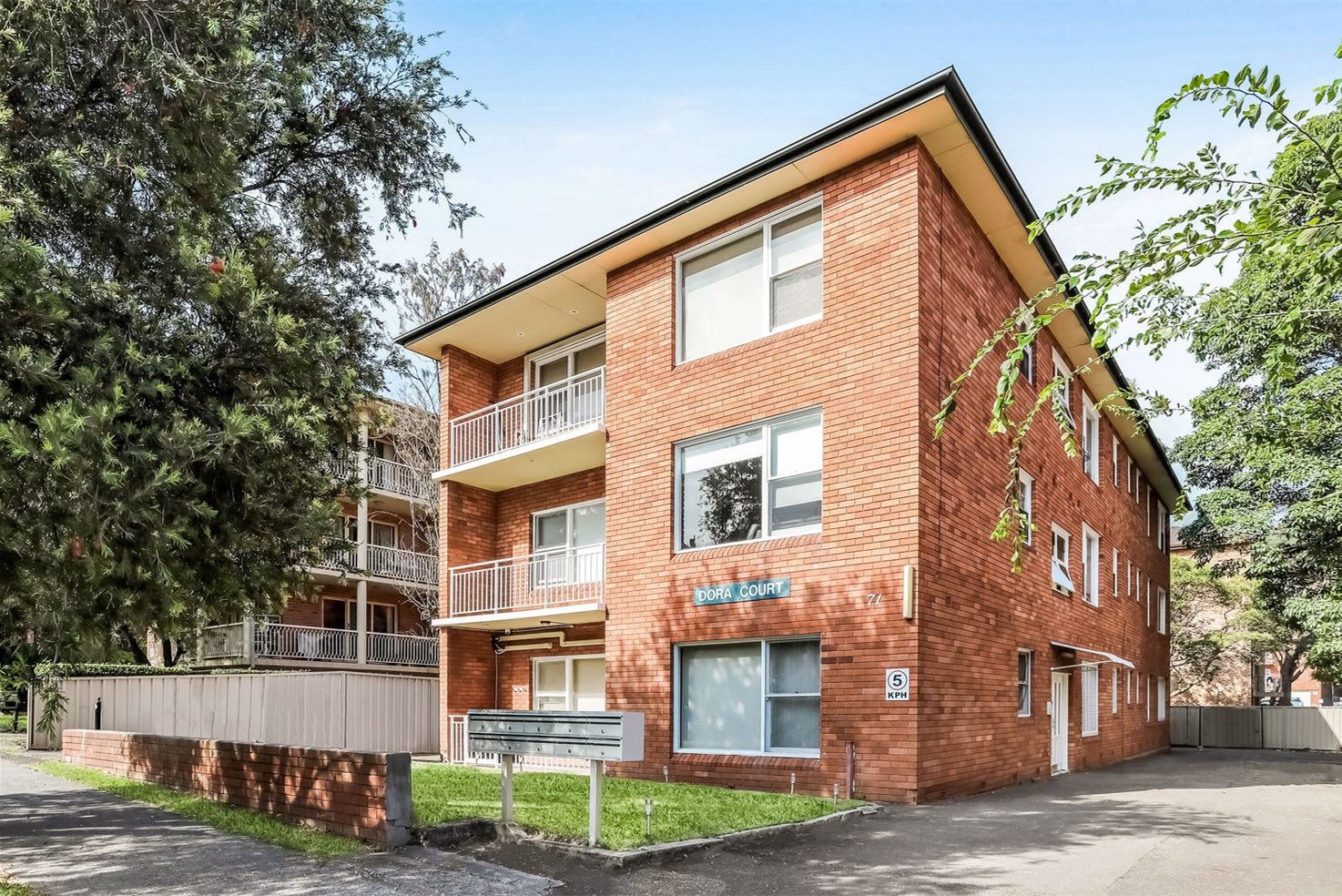 2 bedrooms Apartment / Unit / Flat in L2/71 Dora Street HURSTVILLE NSW, 2220
