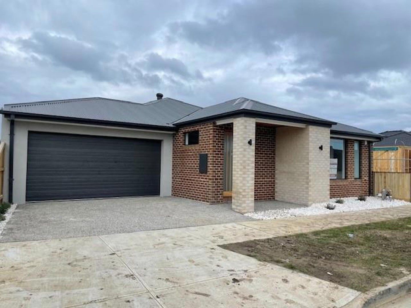 4 bedrooms House in 26 Madura Promenade MICKLEHAM VIC, 3064