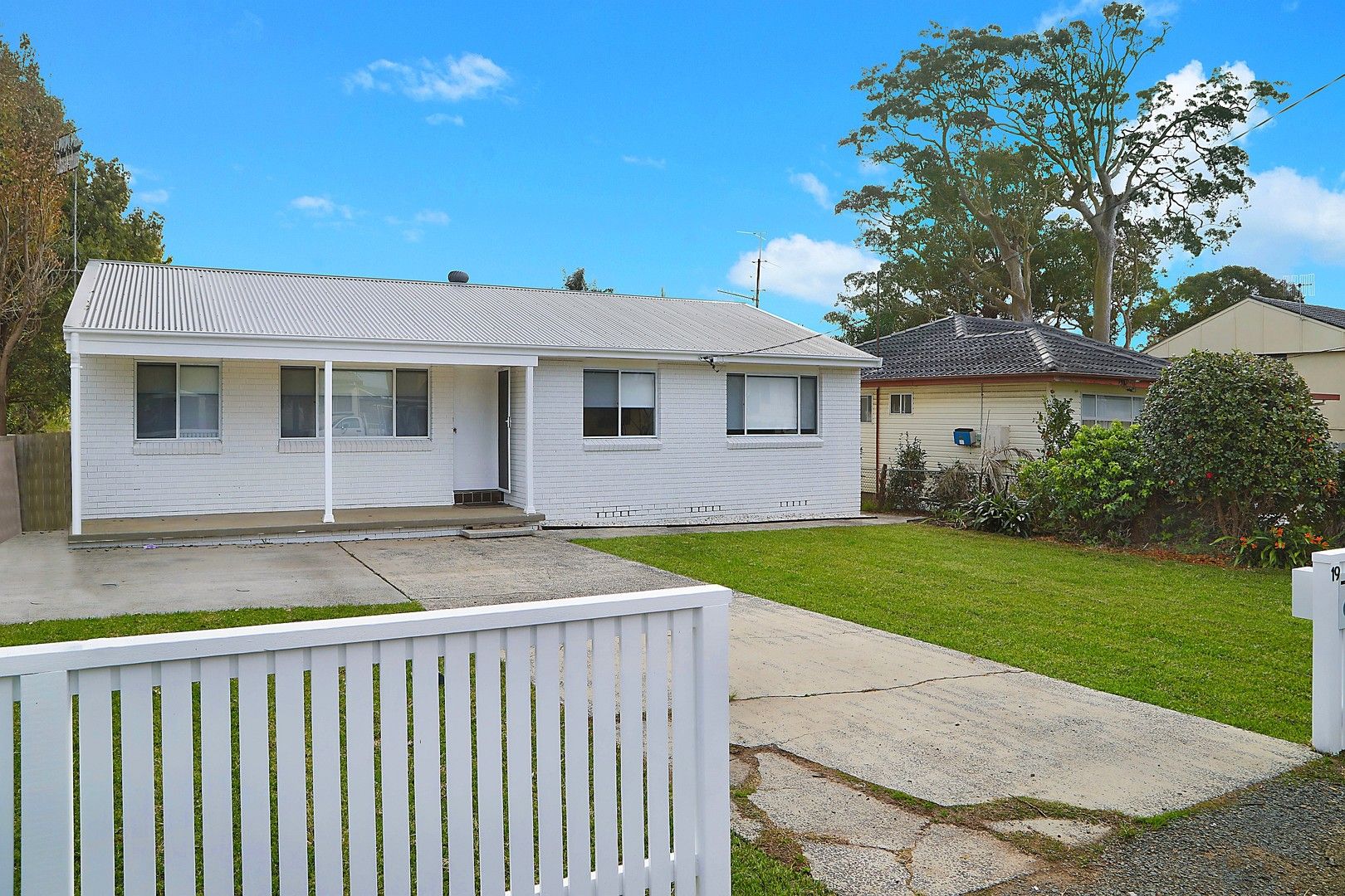 4 bedrooms House in 19 Cunningham Road KILLARNEY VALE NSW, 2261