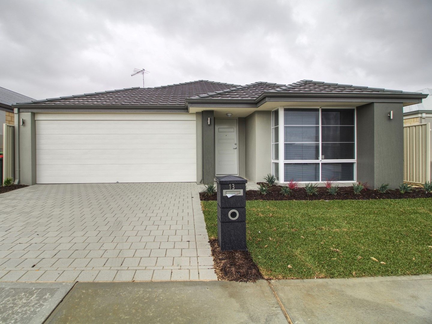 4 bedrooms House in 13 Barnong Road GOLDEN BAY WA, 6174