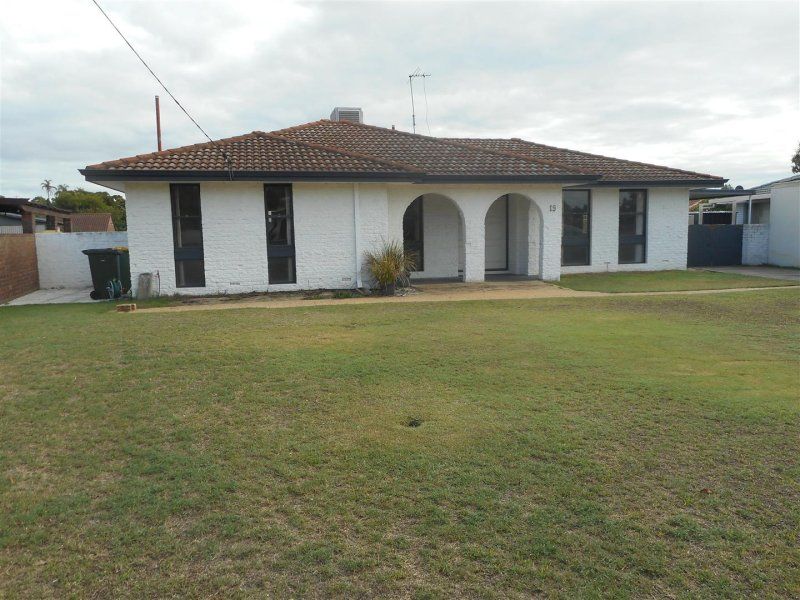 4 bedrooms House in 19 Eagles Walk WILLETTON WA, 6155