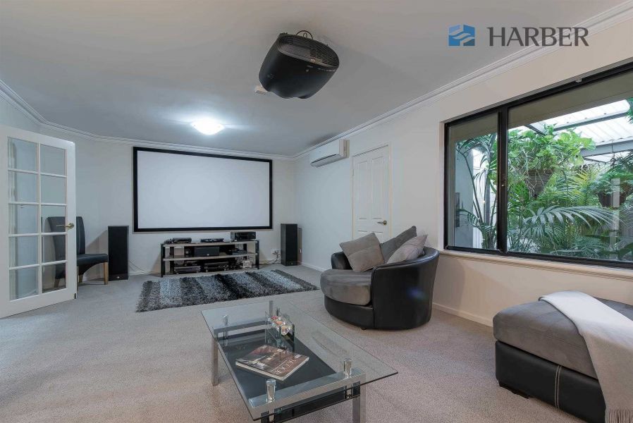 9 Mullins Court, Iluka WA 6028, Image 2