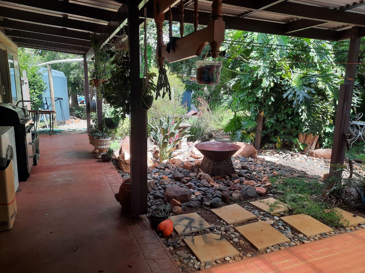 5 bedrooms House in 48-50 Earl Street MEMERAMBI QLD, 4610