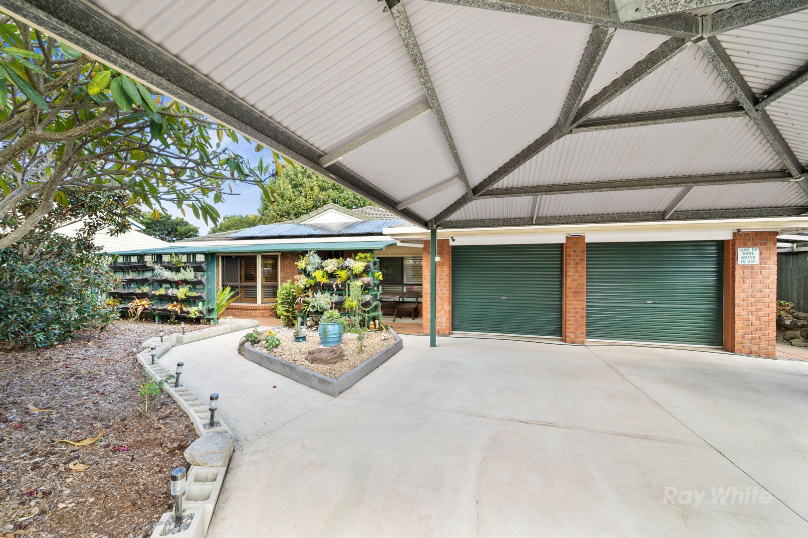 10 Pandanus Court, Regents Park QLD 4118, Image 1