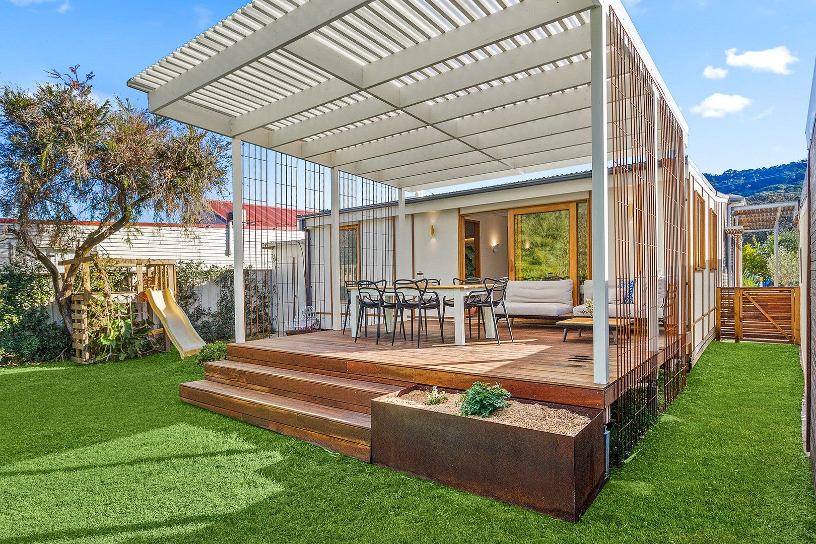 4 bedrooms House in 26 Hewitts Avenue THIRROUL NSW, 2515